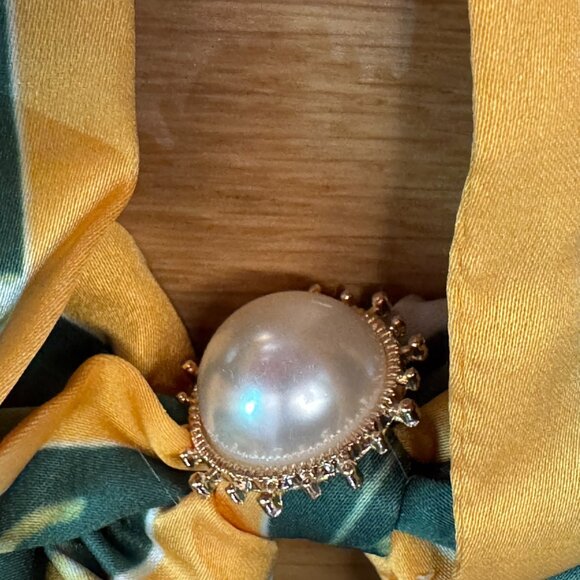 ANTHROPOLOGIE Charmed Hair Scarf Scrunchie, Green/Orange Floral Botanical - Picture 8 of 11